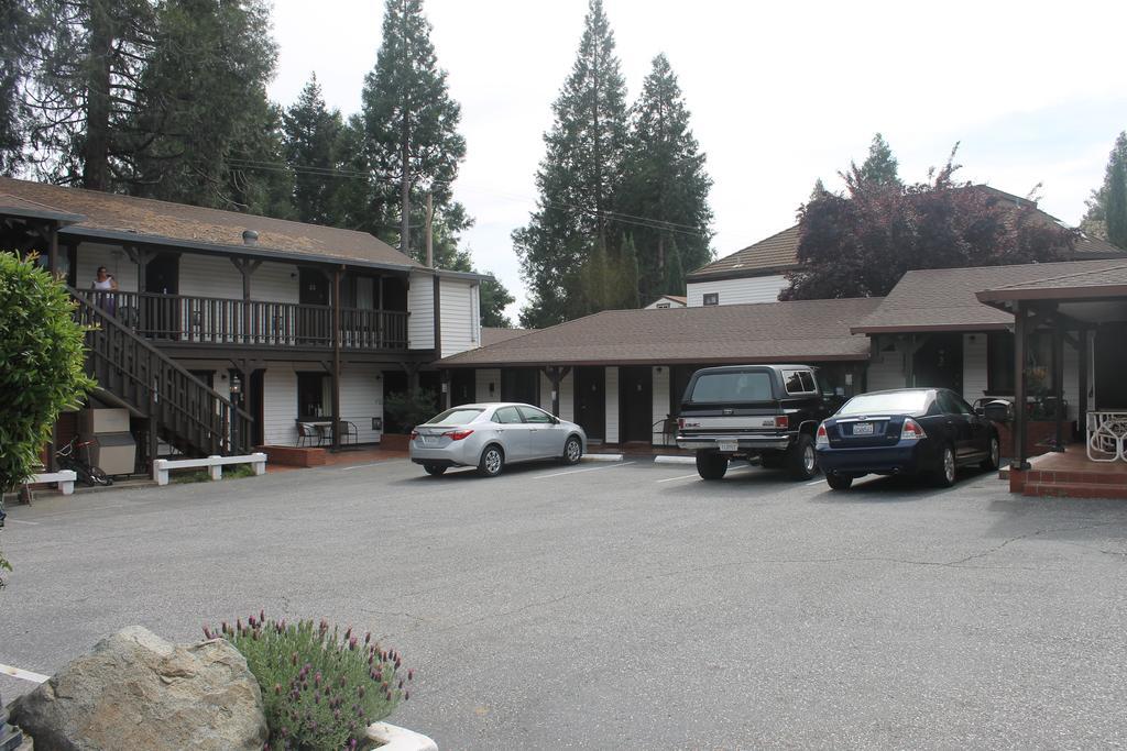 Coach N Four Motel Grass Valley Esterno foto