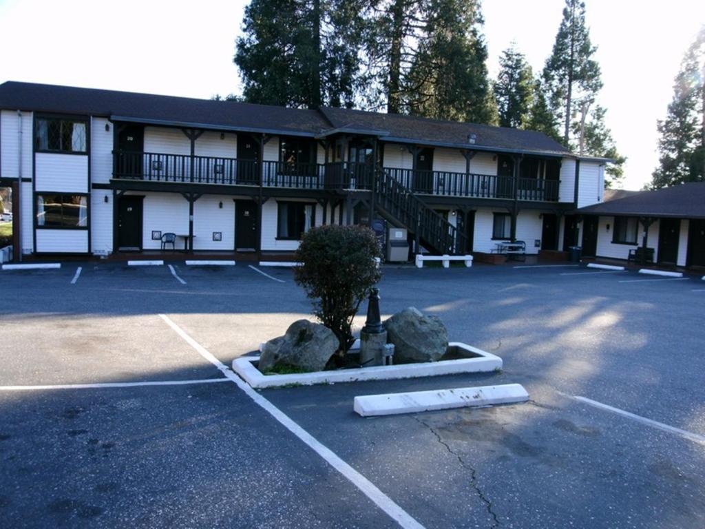 Coach N Four Motel Grass Valley Esterno foto