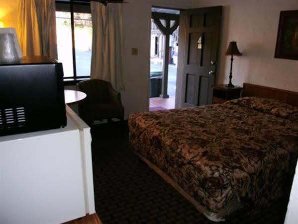 Coach N Four Motel Grass Valley Esterno foto